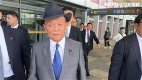 麻生太郎抵台