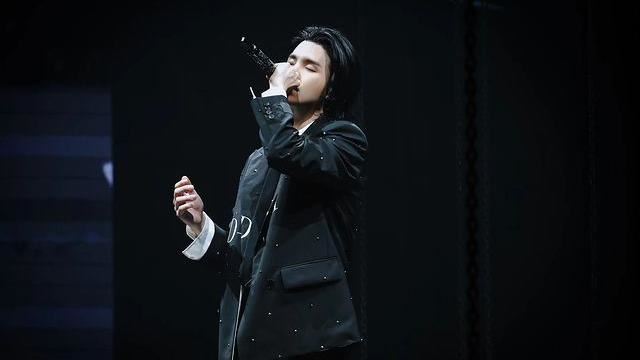 直播疑釀粉絲暴動　BTS SUGA突宣布當兵