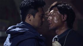 古天樂（右）在《暗殺風暴》中被毀容。（圖／華映娛樂提供）
