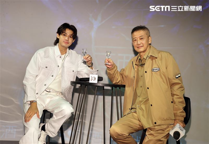 父子檔李亞明、李玉璽出席酒廠活動。（圖/記者邱榮吉攝影）（開車不喝酒）