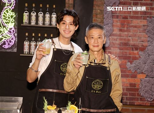 父子檔李亞明、李玉璽出席酒廠活動。（圖/記者邱榮吉攝影）（開車不喝酒）