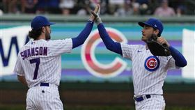 ▲小熊貝林傑（右）與隊友史旺森慶賀擊敗大聯盟目前戰績最佳的勇士。（圖／美聯社／達志影像）