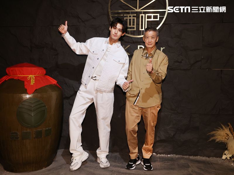 父子檔李亞明、李玉璽出席酒廠活動。（圖/記者邱榮吉攝影）（開車不喝酒）