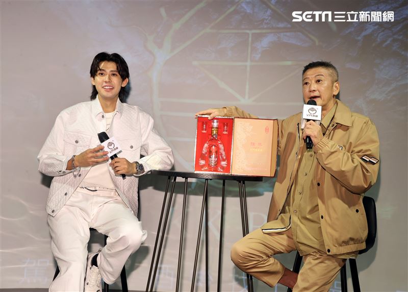 父子檔李亞明、李玉璽出席酒廠活動。（圖/記者邱榮吉攝影）（開車不喝酒）