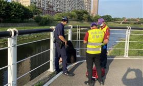 女酒醉危坐欄杆邊　警消及時苦勸化解危機（桃園電子報）