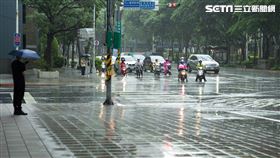 天氣/下雨/大雨特報/午後雷陣雨/rain(記者陳弋攝影)