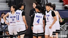 ▲瓊斯盃女籃賽事，中華藍出戰伊朗，總教練鄭慧芸喊暫停。（圖／記者劉彥池攝影）