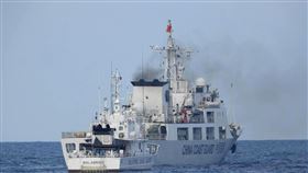 菲律賓指中國海警危險航行  阻仁愛暗沙運補菲律賓海巡隊表示，近日協助菲國海軍赴南海仁愛暗沙運送補給時，遭中國海警船尾隨、騷擾和阻撓。雙方相互以廣播宣示主權時，中國海警船距菲方船隻不到100碼。（菲律賓海巡隊提供）中央社記者陳妍君馬尼拉傳真  112年7月5日