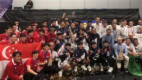 台灣在捷克巧固球世界盃奪冠台灣巧固球男子隊（中）在捷克舉行的世界盃決賽擊敗義大利，蟬聯冠軍。（國際巧固球總會提供）中央社 112年8月7日