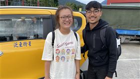 來台度蜜月受困廬山  新加坡夫妻：還會來玩南投縣仁愛鄉暴雨釀災，道路坍方造成居民、遊客受困，其中一對來台度蜜月的新加坡夫妻7日自廬山溫泉區脫困後表示，很高興獲民宿業者照顧，未來仍會來台灣玩中央社記者蕭博陽南投縣攝  112年8月7日