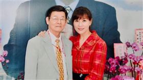 台語情歌天后父女合照曝光！曝「因父1句話」：才有機會步入歌壇。（圖／翻攝自龍千玉粉絲團臉書）