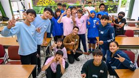 水泥廠變攝影棚  才藝直播主化身講師  就是要「浪泥SHOW！」（業配勿用）