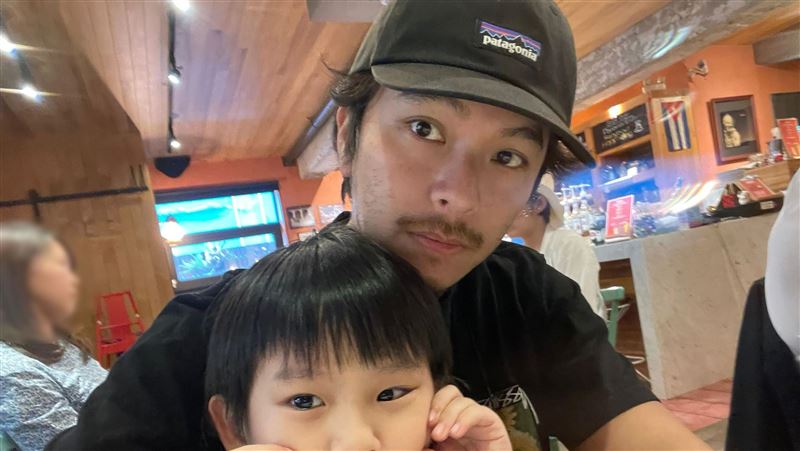 楊銘威自小雙親離異　罕吐與父母童年過往