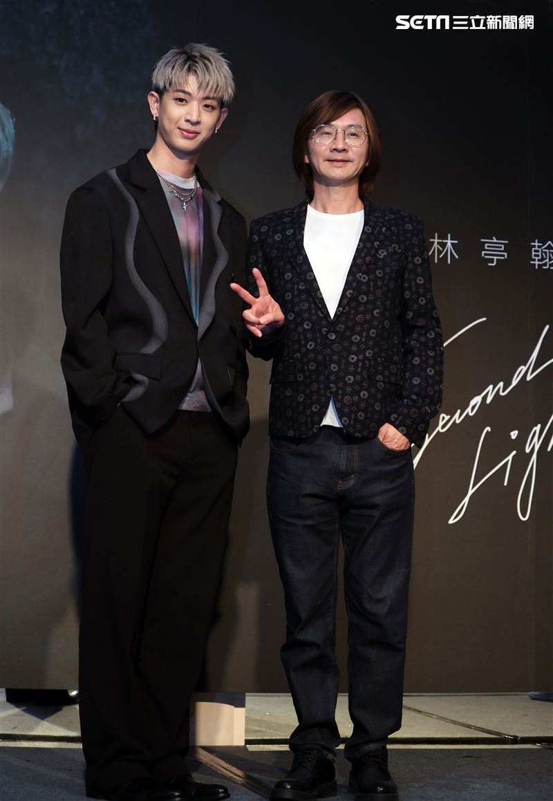 林亭翰全新專輯《第二道光》發片爸爸林隆璇站台加油打氣。（圖/記者邱榮吉攝影）