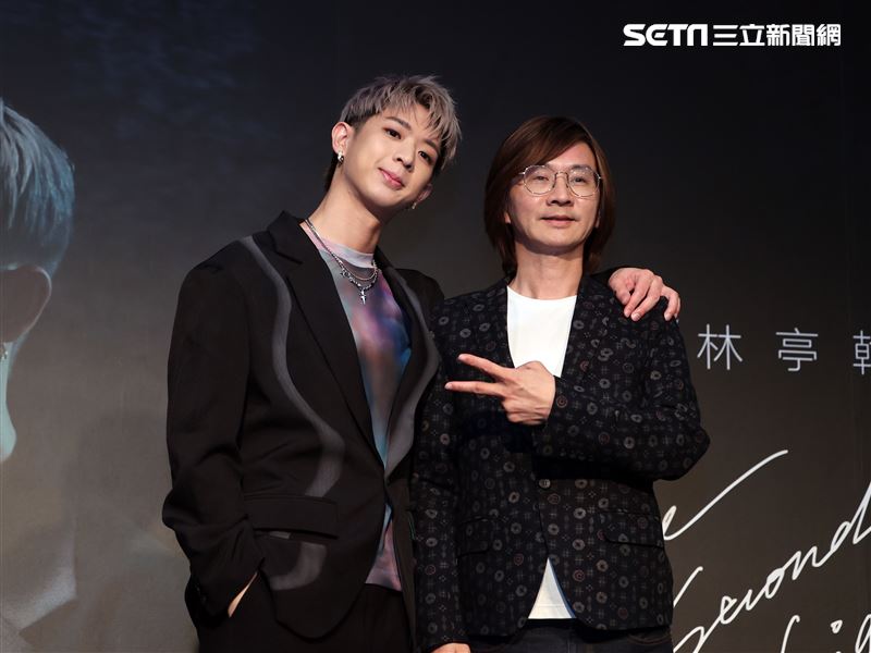 林亭翰全新專輯《第二道光》發片爸爸林隆璇站台加油打氣。（圖/記者邱榮吉攝影）