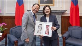 麻生太郎、蔡英文（圖／總統府提供）