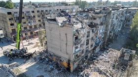 俄羅斯彈襲烏東公寓釀7死（圖／路透社／達志影像）