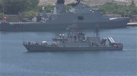 左營錦江級軍艦巡弋 阿帕契直升機搭配銳鳶偵蒐