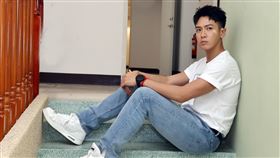 柯震東自爆有自然捲，要出門都要費心打扮。（圖／記者邱榮吉攝影）