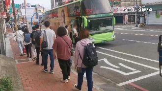 月票夯！龍潭709塞爆　民怨排30分等公車