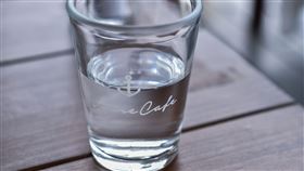 喝水(記者陳弋攝影)