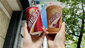 全家推出「黑松沙士酷繽沙」，是這個暑假必喝的沁涼滋味。（圖／超商業者提供）