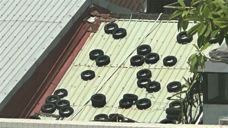 屋頂放輪胎幹嘛用？內行解答讚：長輩智慧