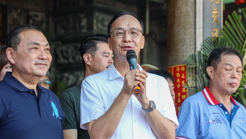 真跟郭站一起！開鍘周典論？朱立倫說話了