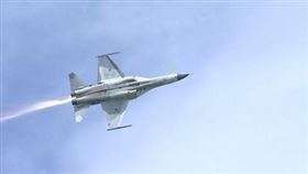 IDF型戰機單機特技「引擎突起火」