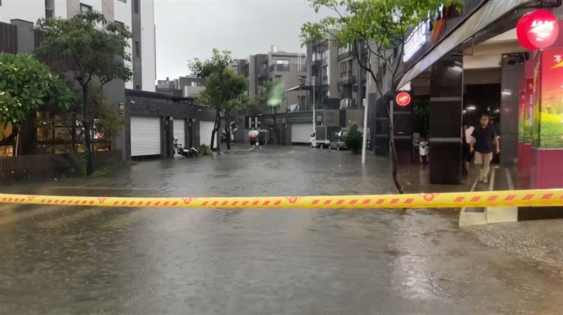 整坨雲蓋住！豪雨灌南台灣「午後輪北部」