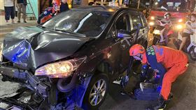 新北,淡水,車禍,受困,拖行,