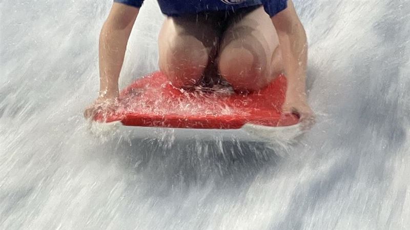 廣達田姓女副理在浪極光室內衝浪後感染福氏阿米巴原蟲而亡。（圖／業者提供）