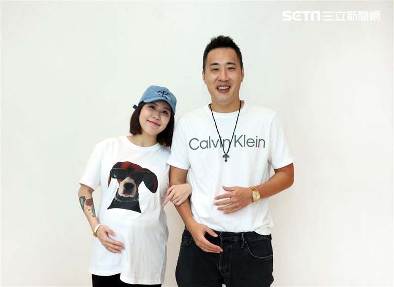 余祥銓陪老婆柔柔產檢。（圖/記者邱榮吉攝影）