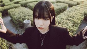 玖壹壹師妹「縉Jin」自嘲長大了，拒絕愛情推出專輯《覓靜》。（圖／混血兒娛樂 提供）