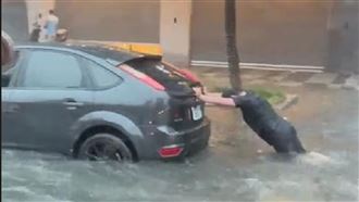 新／北市驚見駕駛水中推車　時雨量已破百
