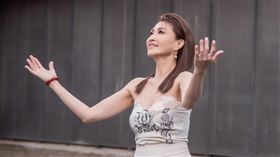 台語教唱天后楊惠絜（Eva）爬山曾因為高山症一度命危。（圖／音圓唱片 提供）