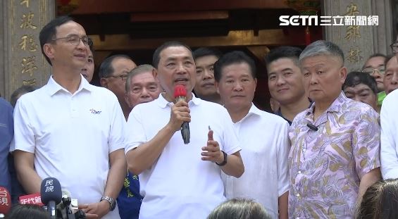 郭、侯拉鋸！他同框顏清標被「十指緊扣」