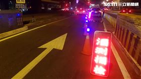 警方取締酒駕，進行酒測。（圖／台中市警局提供）