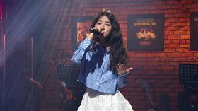 王中平與余皓然力挺韓菲出專輯，一同登上《那些年。那些歌》。（圖／年代電視提供）