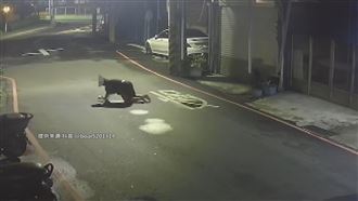 婦半夜爬行　他嚇：以為見鬼…背後藏洋蔥