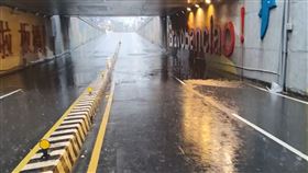 豪大雨,積水,新北,板橋,大觀地下道,封閉,