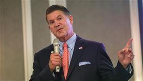 前美國務院次卿柯拉克出席訪台記者會（2）前美國國務院次卿、柯拉克科技外交研究院主席柯拉克（Keith Krach）近日率團再訪台灣，11日在台北舉行訪台記者會，現場回應媒體提問。中央社記者裴禛攝  112年8月11日