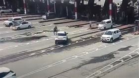 印度　高速公路　收費　逆向　收費員（圖／翻攝自Jha vlog　YT）