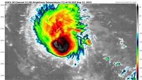 。（圖／氣象局、Tropical Tidbits）