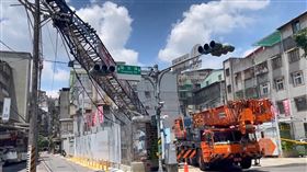 永和,國光路,豫溪街,吊車,翻覆,電線桿,停電,新北,