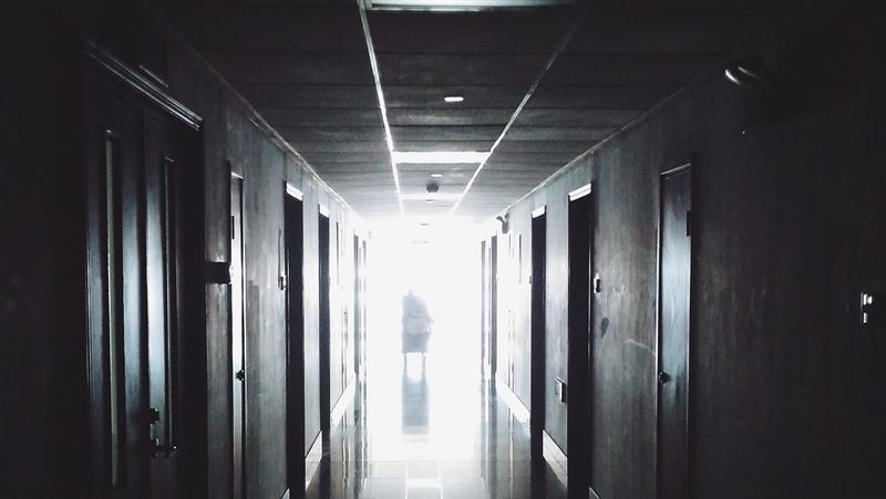 家人「走路腳拖地」？恐是嚴重疾病警訊
