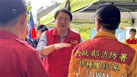 林右昌南投勘災（圖／翻攝自林右昌臉書）