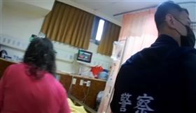 7旬婦迷途10公里超商前啜泣　龍警助其與老伴團圓（圖／桃園電子報）
