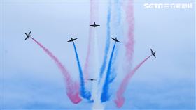 ▲112年國防知性之旅清泉崗航空嘉年華，雷虎小組特技操演。（圖/記者邱榮吉台中拍攝）