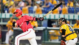 ▲拿莫．伊漾12局上半敲出高飛犧牲打，打下勝利打點，拿下單場MVP（圖／味全龍球團提供）